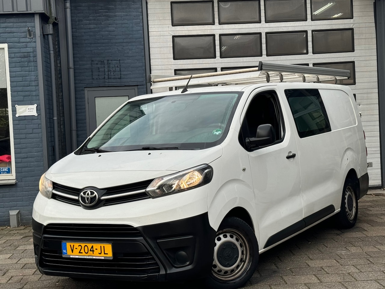 Toyota PROACE Long Worker - 2.0 D-4D Cool Comfort DC | Airco | Camera - AutoWereld.nl