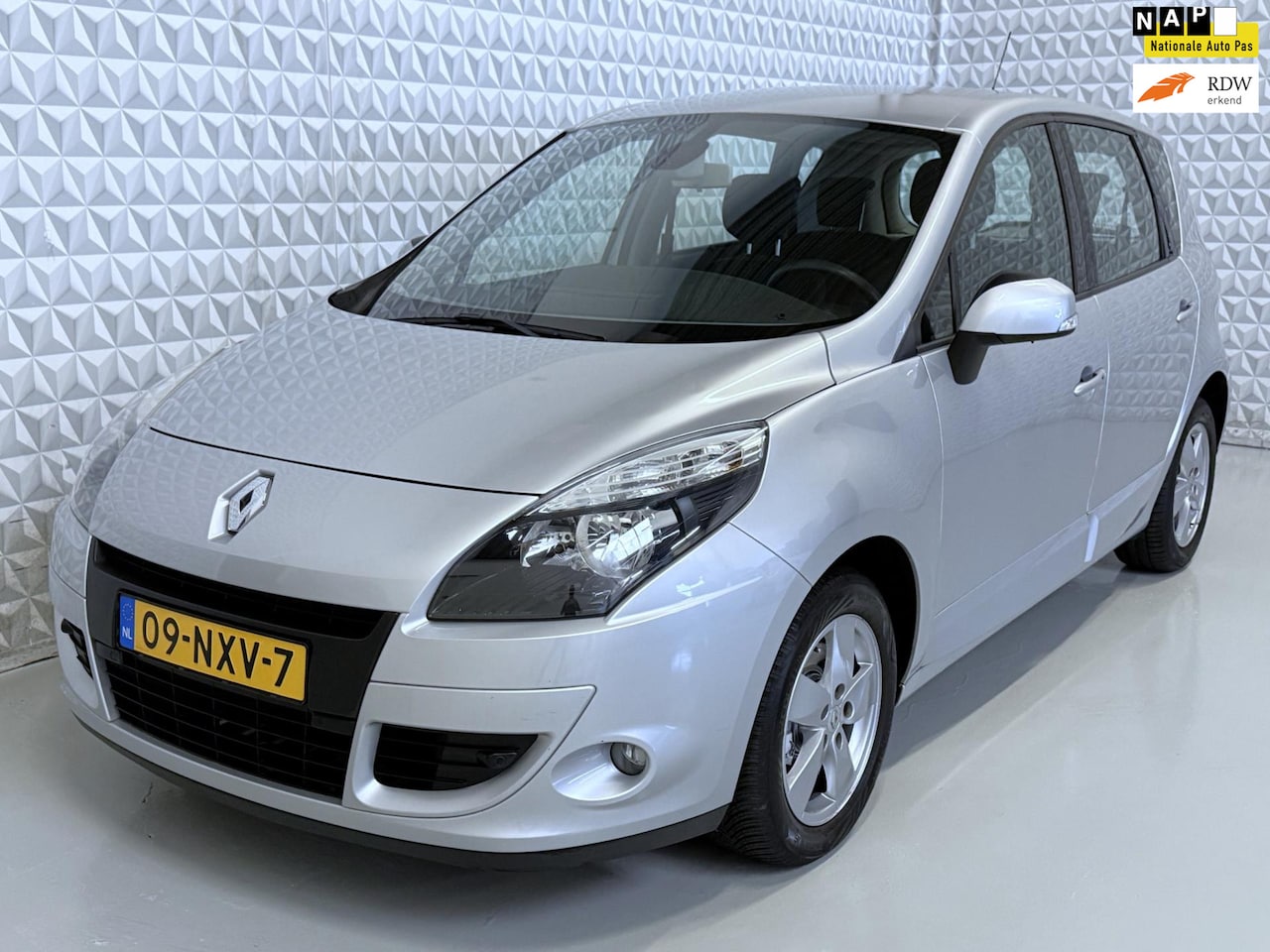 Renault Scénic - 1.6 Dynamique + veel opties! 88.000km (2011) - AutoWereld.nl