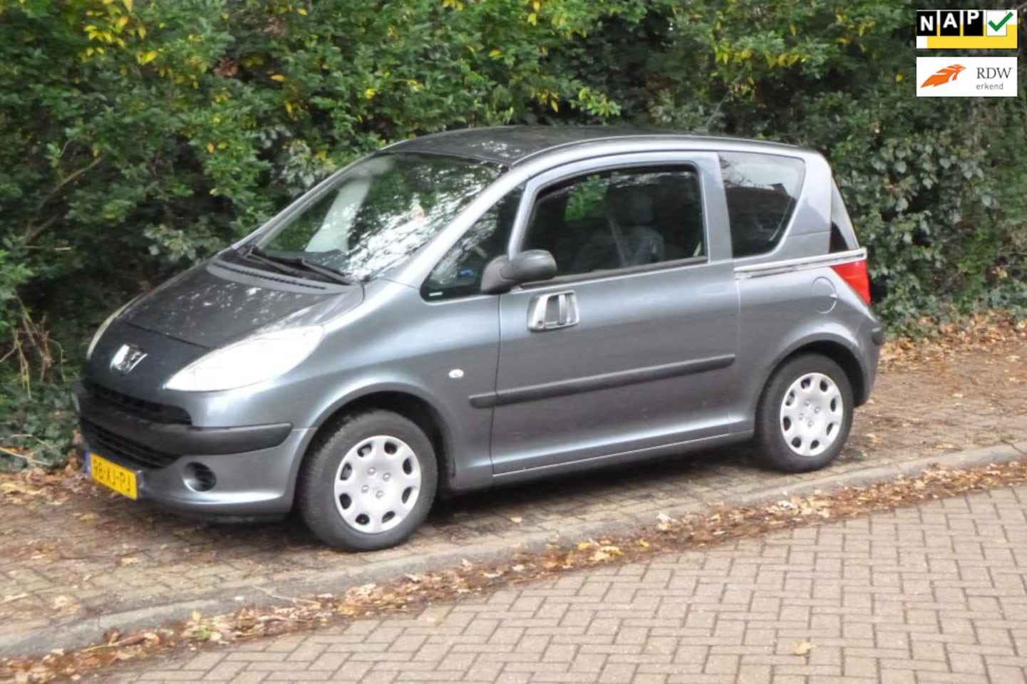 Peugeot 1007 - 1.4 Sesam Urban NWE APK TREKHAAK - AutoWereld.nl