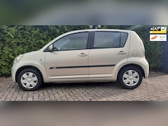 Daihatsu Sirion 2 - 1.0-12V Trend 5 deurs lage kmst apk tot juli 2026