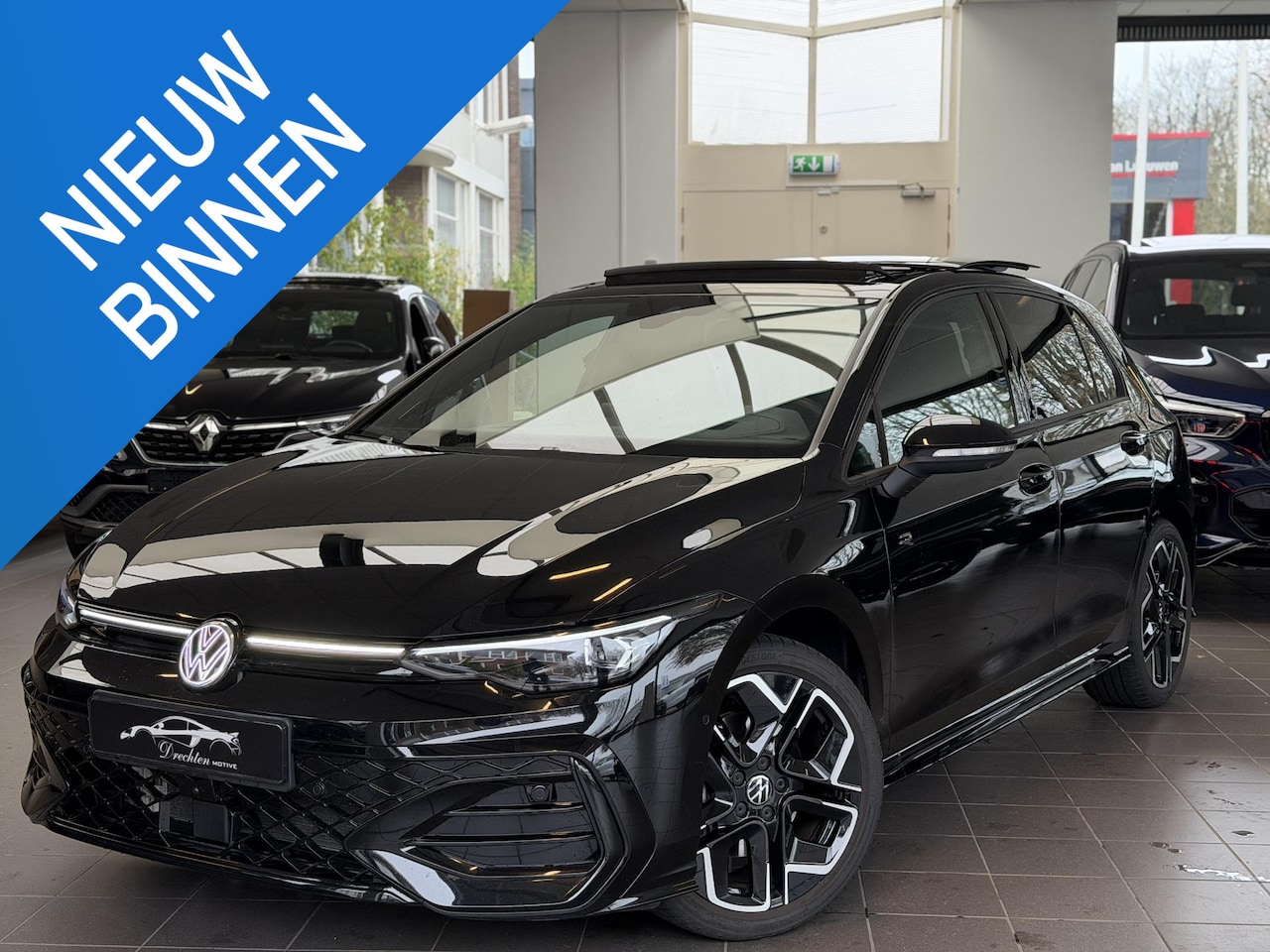 Volkswagen Golf - 1.5 R Line Pano / 360 / H&K / Trekhaak - AutoWereld.nl