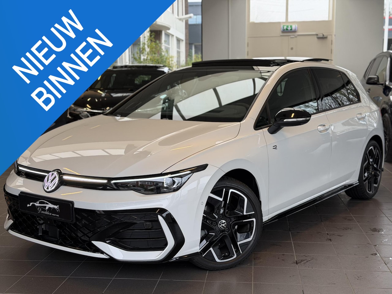 Volkswagen Golf - 1.5 R Line Pano / 360 / H&K / Trekhaak - AutoWereld.nl