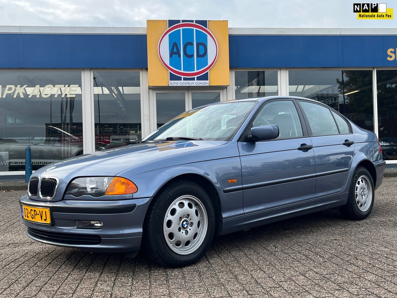 BMW 3-serie - 318i Automaat Executive | Orig. NL | Climatecontrol | Trekhaak | Sport interieur | - AutoWereld.nl