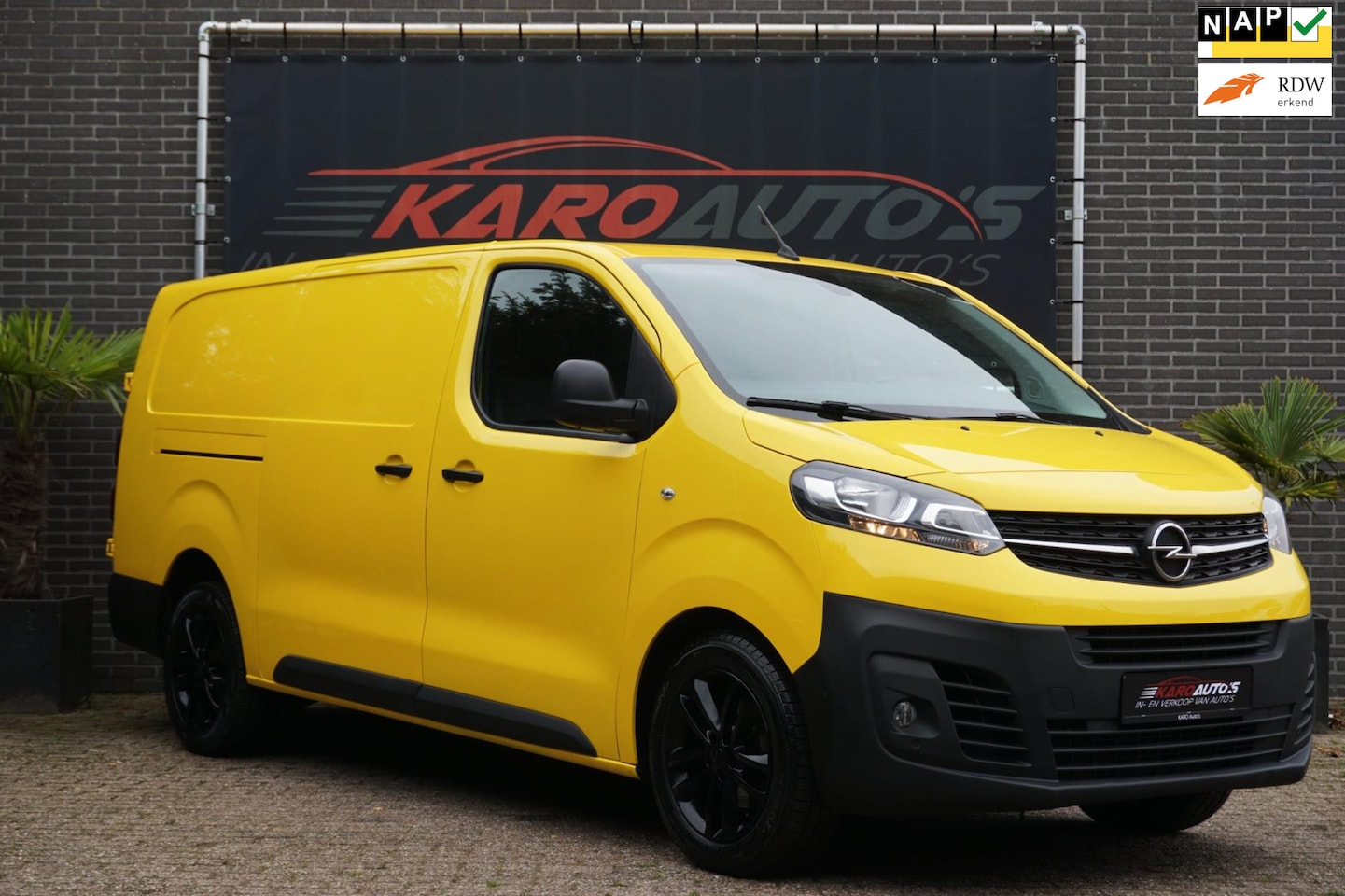 Opel Vivaro - 2.0 CDTI L2H1 3P AUT Carplay Cam Navi Leer Trekh - AutoWereld.nl