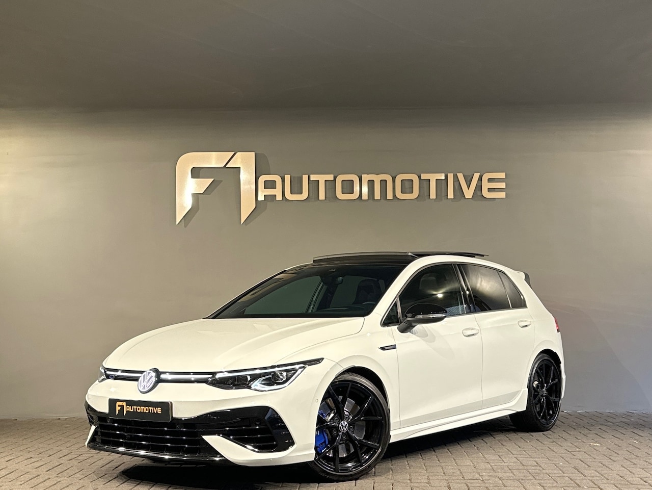Volkswagen Golf - 2.0 TSI R 4Motion Performance Pano|HuD|Akra - AutoWereld.nl