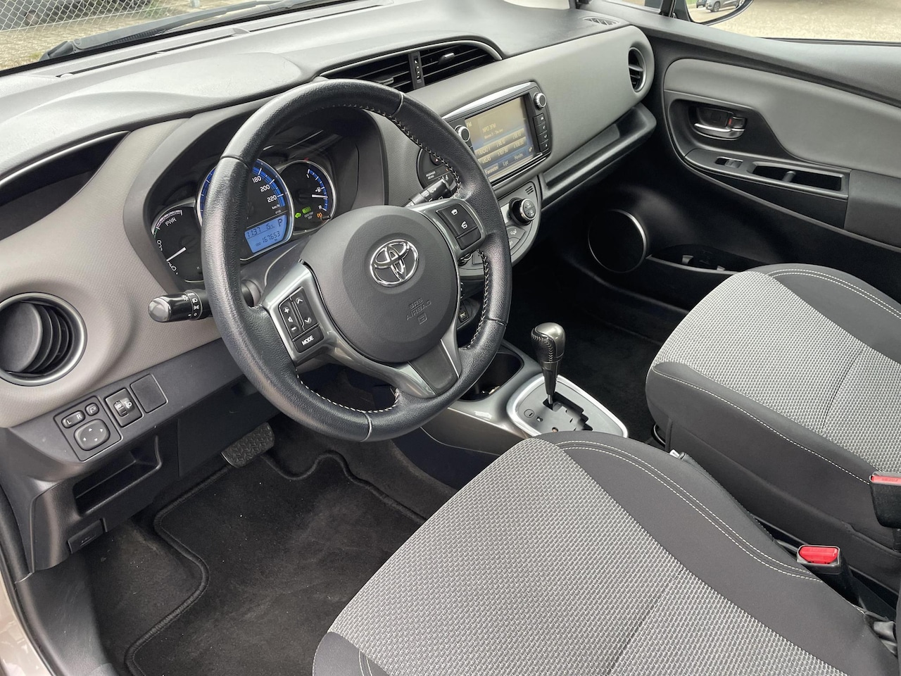 Toyota Yaris - 1.5 Hybrid Trend 1.5 Hybrid Trend - AutoWereld.nl