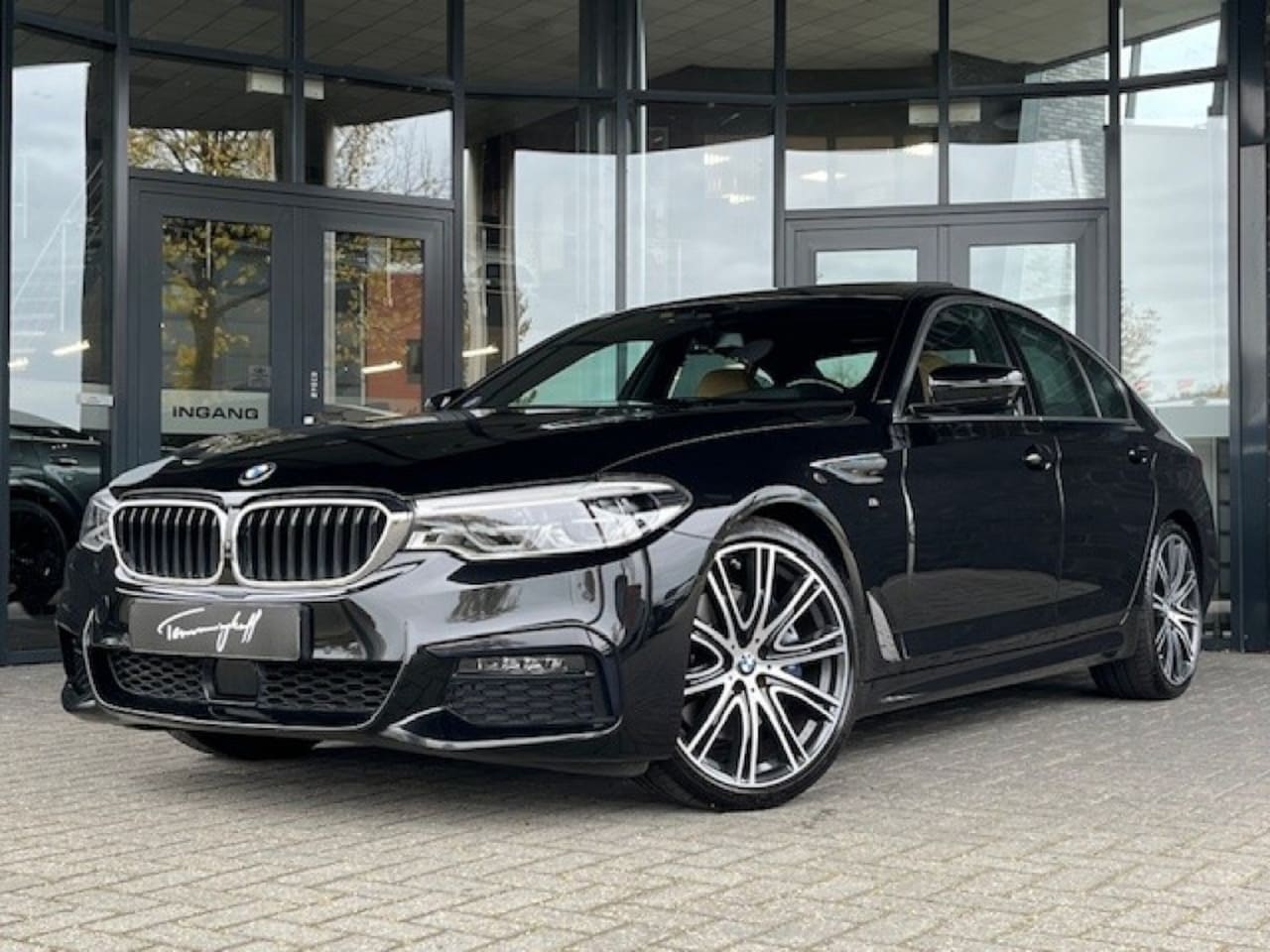 BMW 5-serie - 530I M-SPORT - INDIVIDUAL - SCH./KANT.DAK - 20 INCH - - AutoWereld.nl