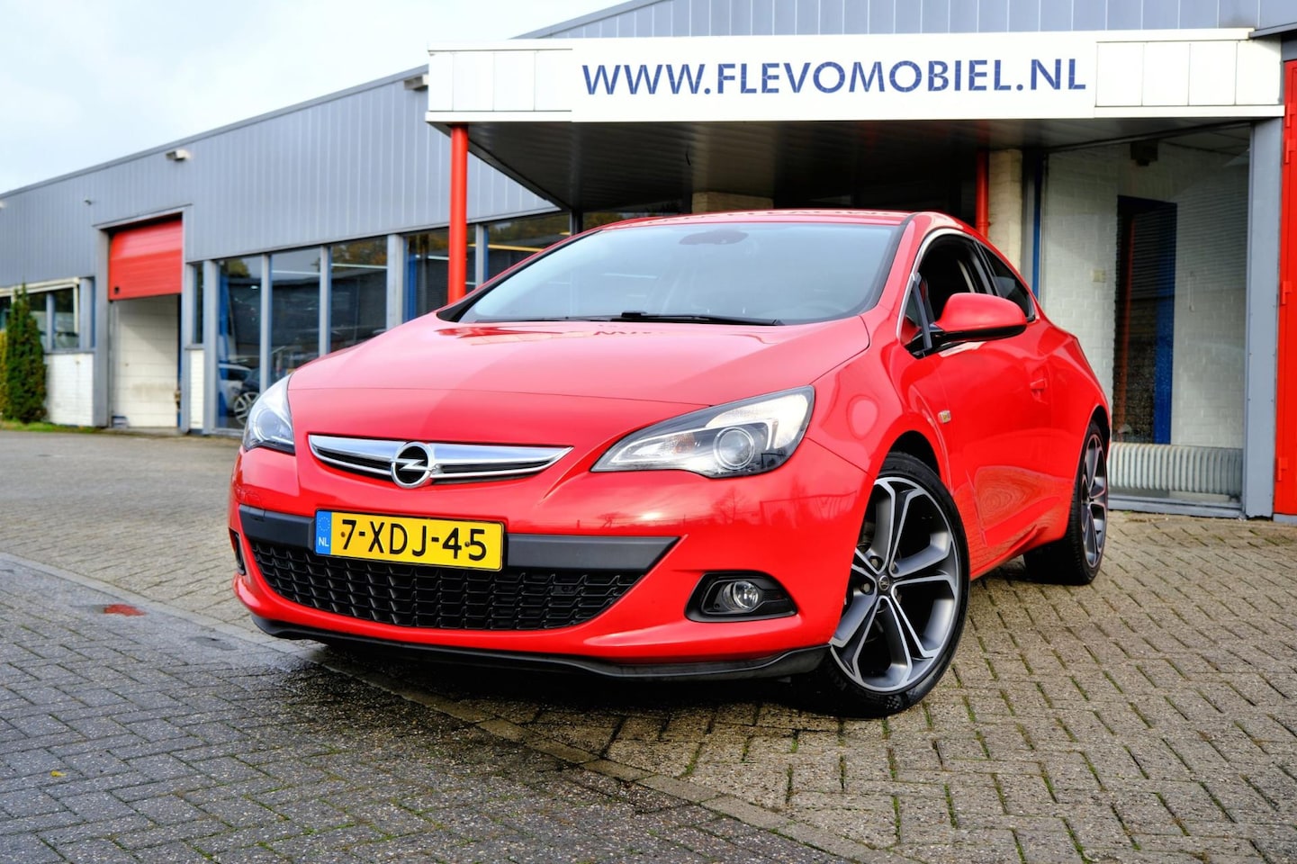 Opel Astra GTC - 1.4 Turbo 140pk Sport Navi|Leder|20"LMV|Clima - AutoWereld.nl