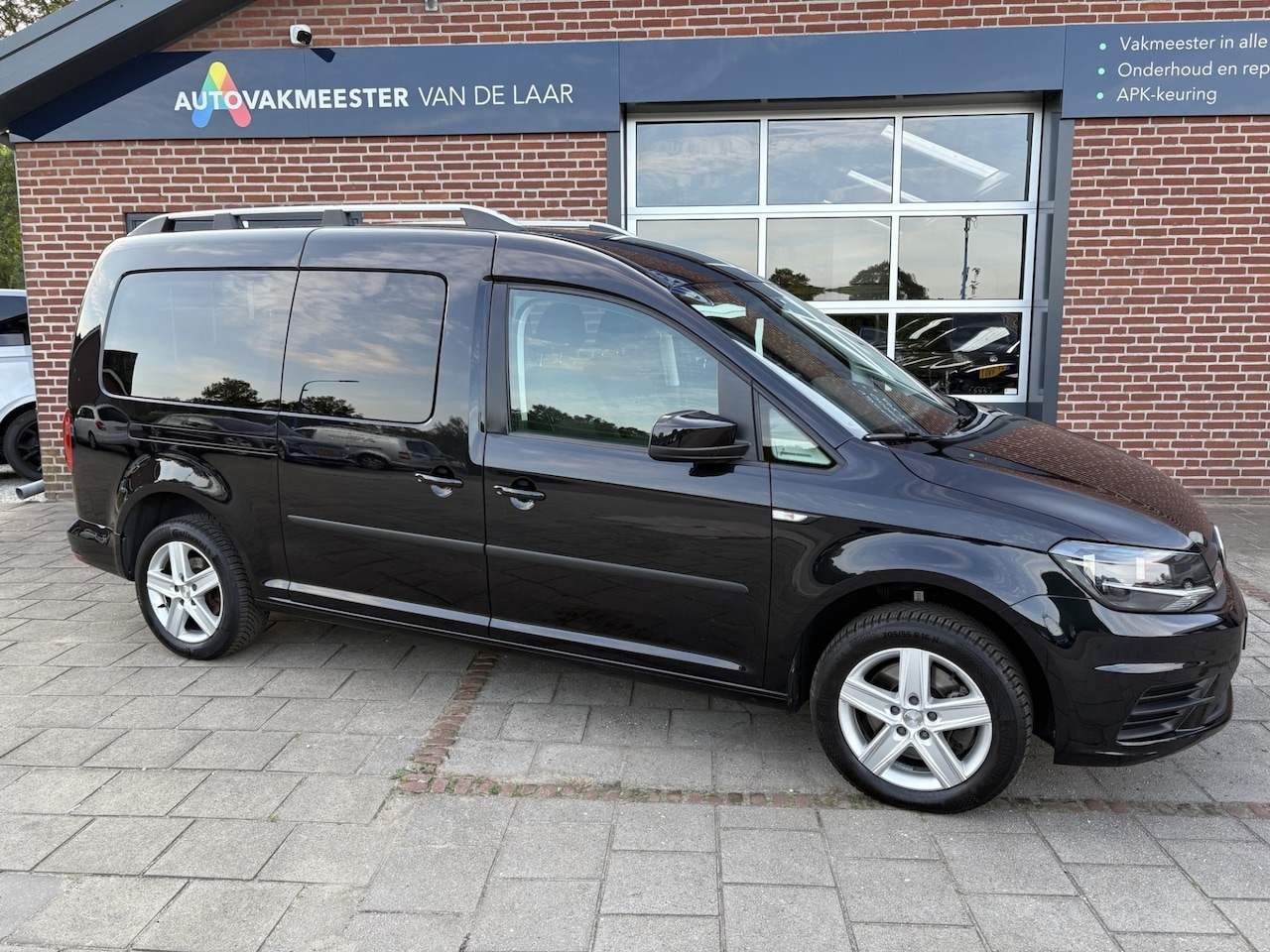Volkswagen Caddy Maxi - 1.4 TSI Trendline 92kw Life 7 pers. ( , Trekhaak, Cruise control, Parkeersensoren) RIJKLAA - AutoWereld.nl