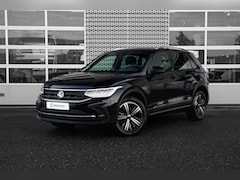 Volkswagen Tiguan - 1.4 TSI eHybrid 245pk | Head up display | Stoelverwarming l Extra getinte ramen | Adaptief