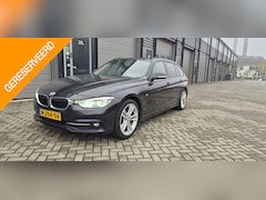 BMW 3-serie Touring - 318d Sport Line AUT*190PK*Harman Kardon*Clima*Navi*Stoelverwarming*Extra set banden enz