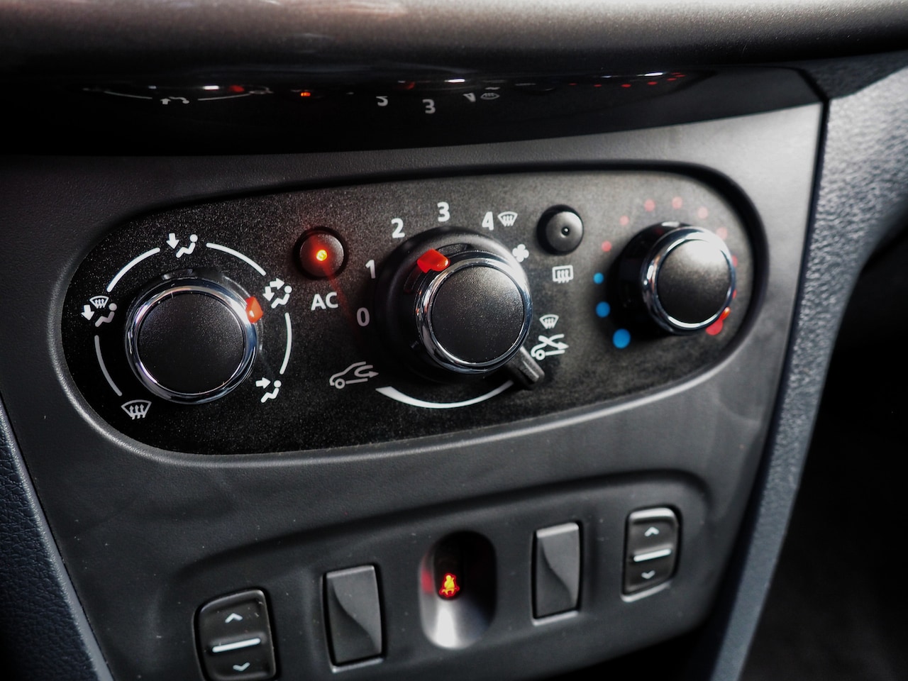 Dacia Sandero - 0.9 Tce Lauréate 1STE EIGENAAR AIRCO PARKEER S.