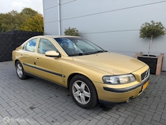 Volvo S60 - 2.4, half leder, airco, trekhaak