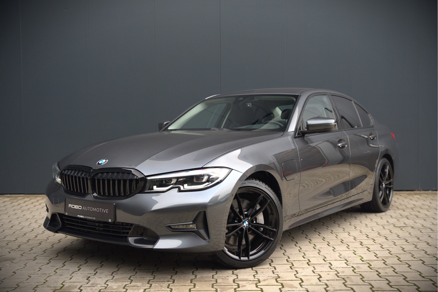 BMW 3-serie - 330e eDrive Edition Sportline | Stoelverwarming | Cruise Control | Leer | Camera | Keyless - AutoWereld.nl