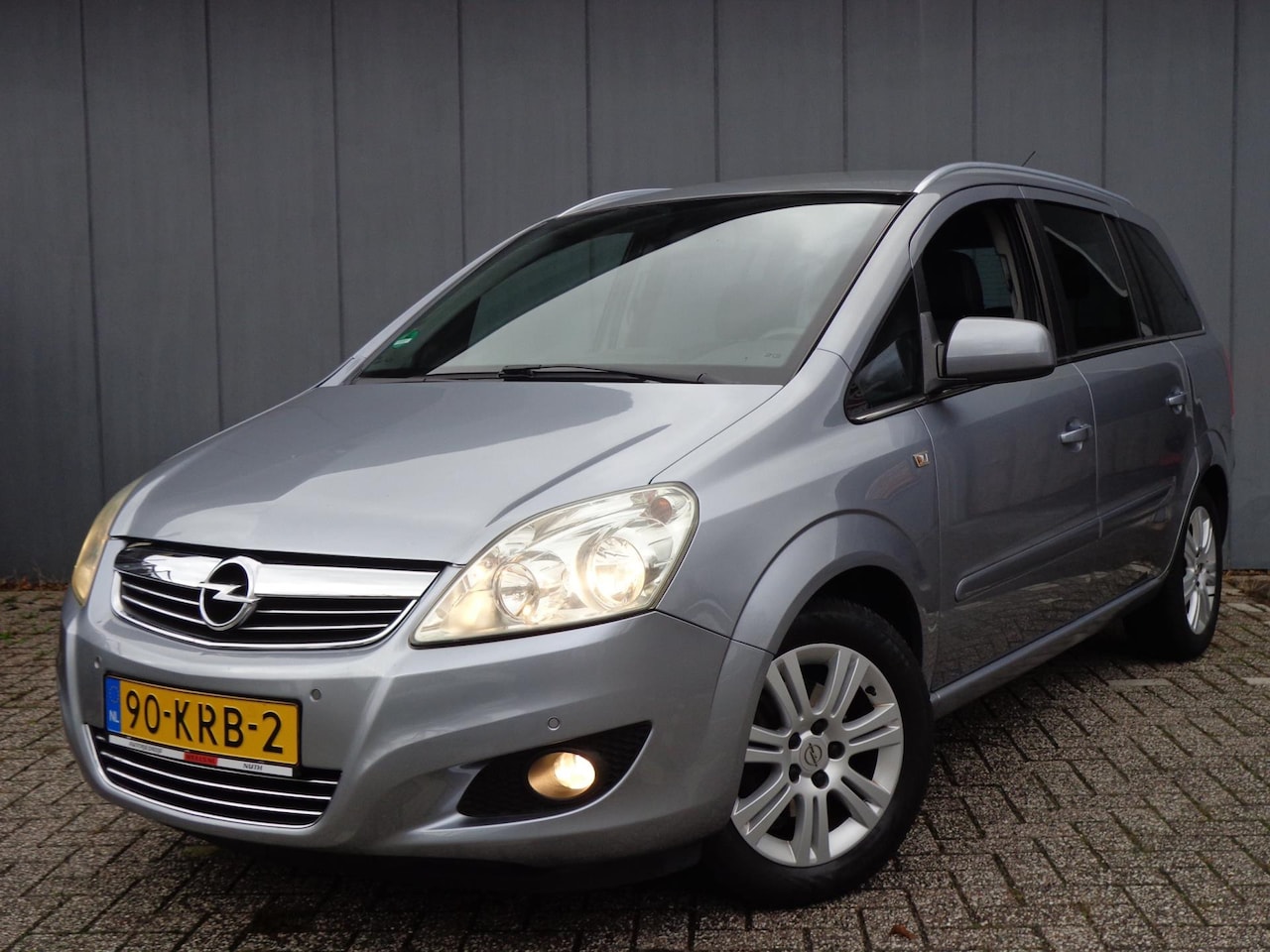 Opel Zafira - 1.8i Cosmo 7 pers,Dealer Onderh. - AutoWereld.nl