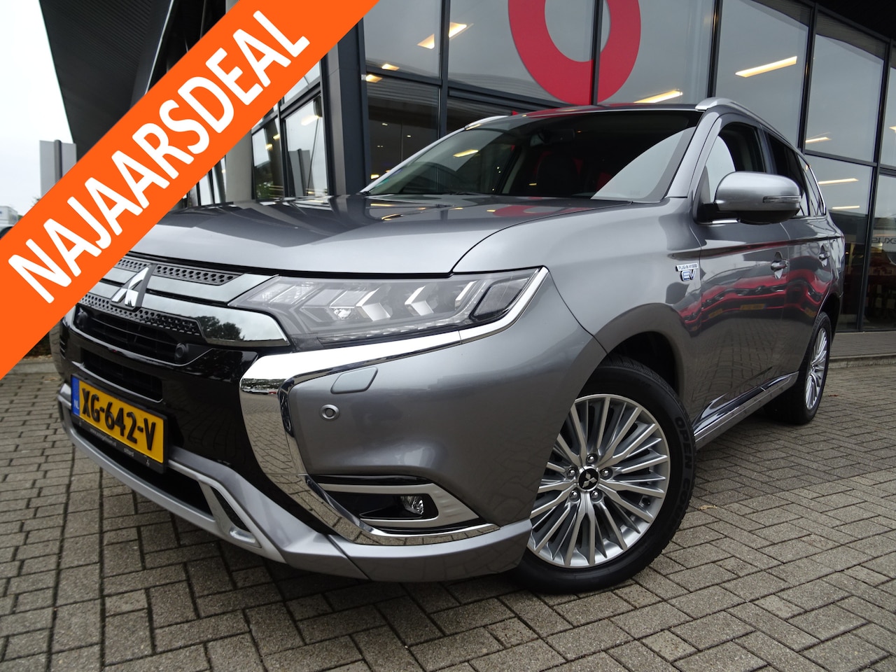 Mitsubishi Outlander - 2.4 PHEV Intense+ | 4WD | 240 PK | AUTOMAAT | TREKHAAK | 1E EIGENAAR  | DEALER ONDERHOUDEN - AutoWereld.nl