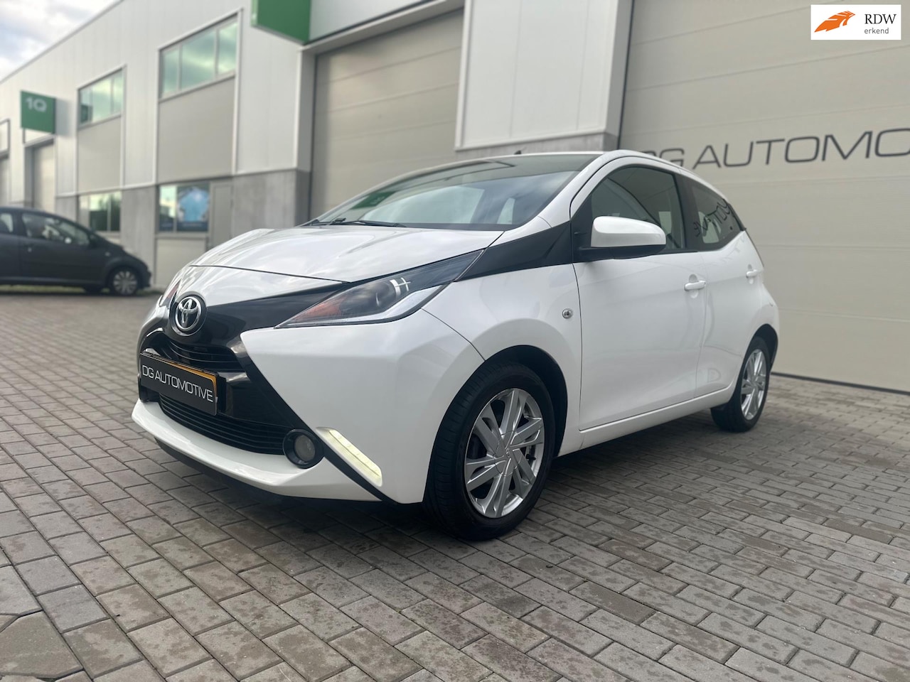 Toyota Aygo - 1.0 VVT-i x-cite APK 04-06-2026 AIRCO ELEKTRISCHE RAMEN NAVI BLUETOOTH - AutoWereld.nl