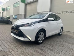Toyota Aygo - 1.0 VVT-i x-cite APK 04-06-2026 AIRCO ELEKTRISCHE RAMEN NAVI BLUETOOTH