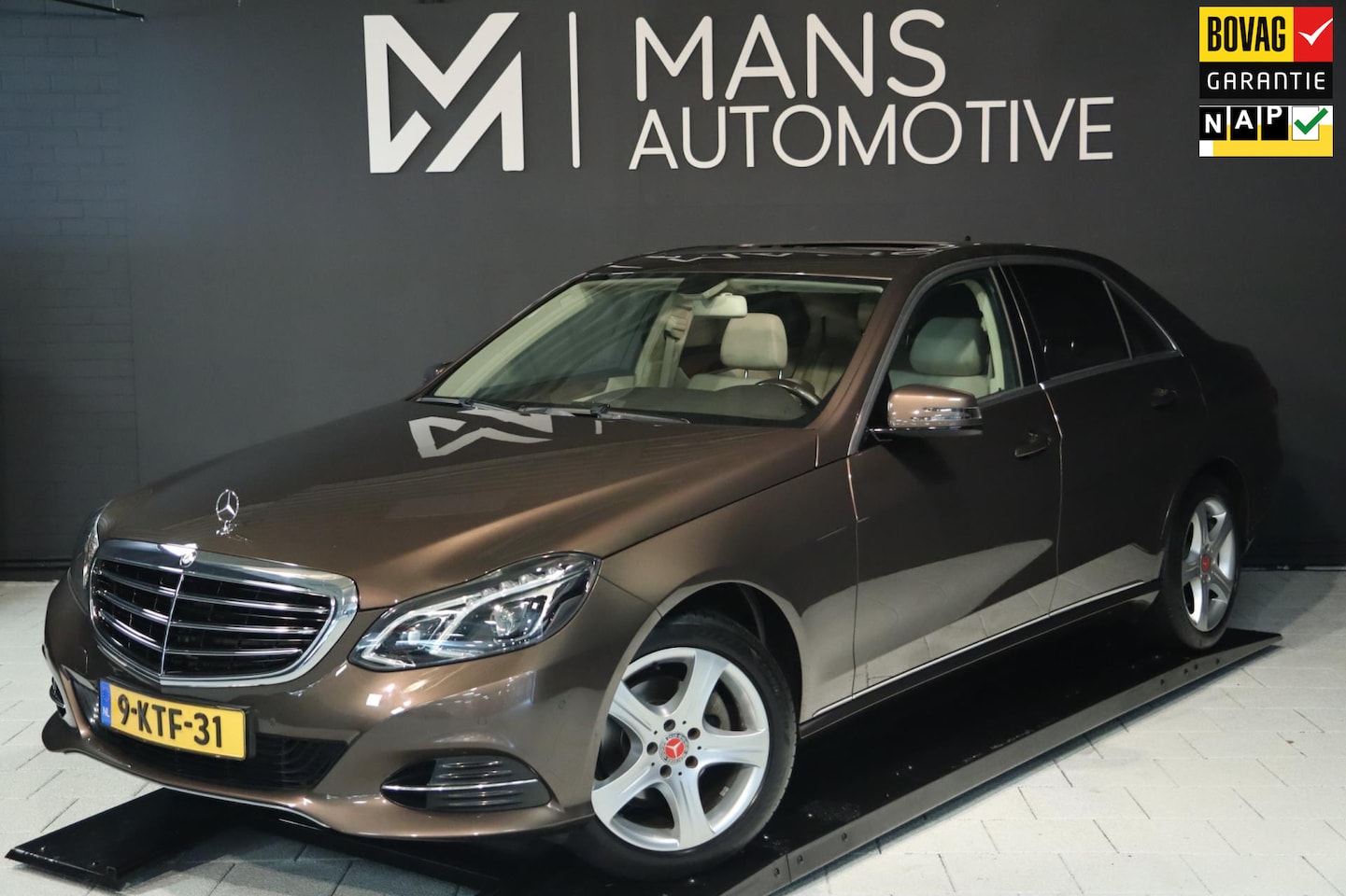 Mercedes-Benz E-klasse - 200 Elegance / SCHUIFDAK / LEDER / ELEK. STOEL / STOELVERW. / CRIUISE / NAVI - AutoWereld.nl