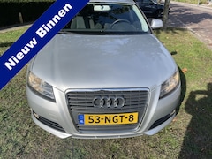 Audi A3 Sportback - 1.6 Attraction Business Edition Een van de mooiste A3 met sterke 1.6 motor alle papieren a