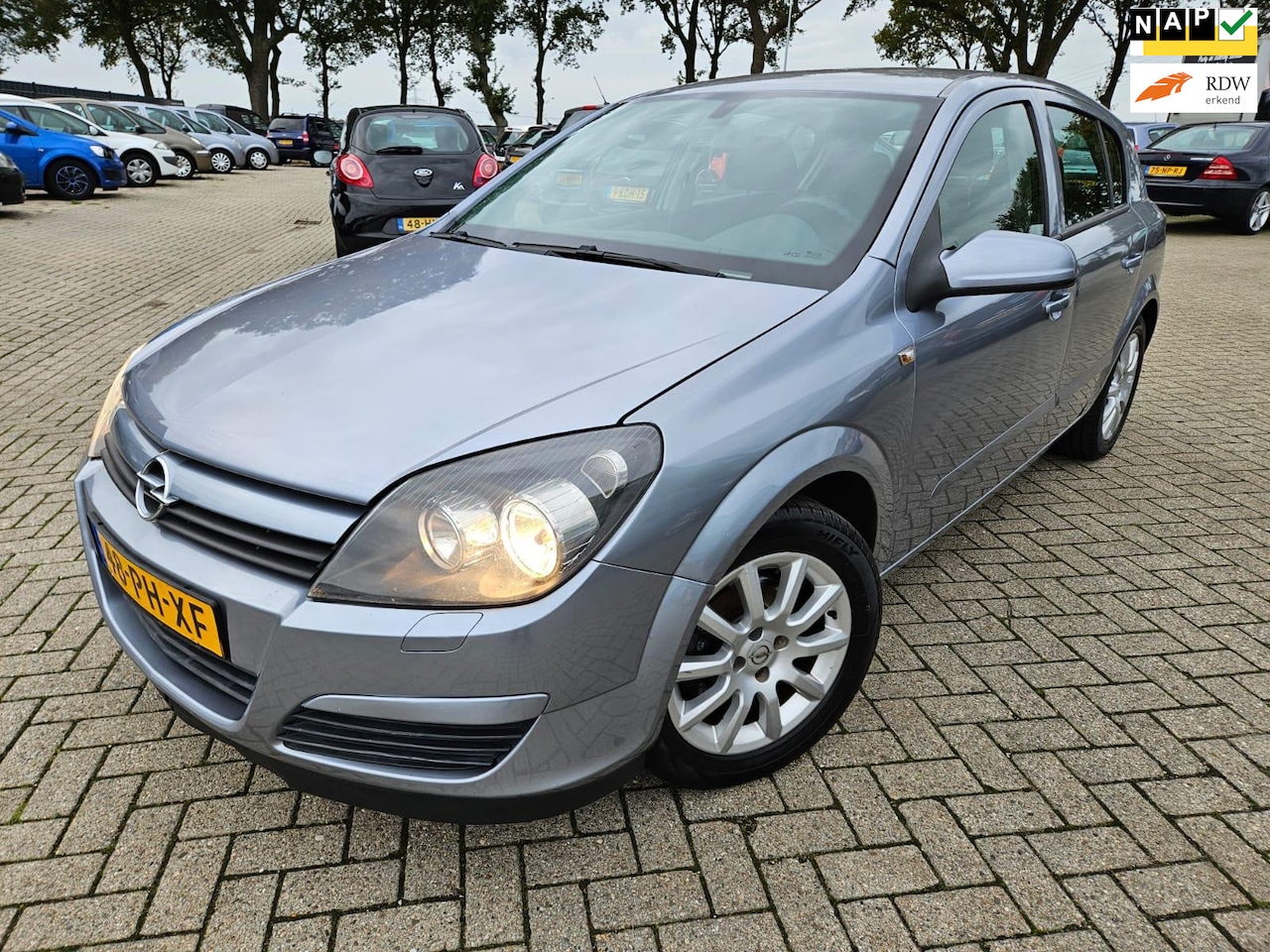 Opel Astra - 1.6 Enjoy 5 Drs 2004. Airco/Cruise/Parrot/Trekhaak etc.. APK 10-2026 - AutoWereld.nl