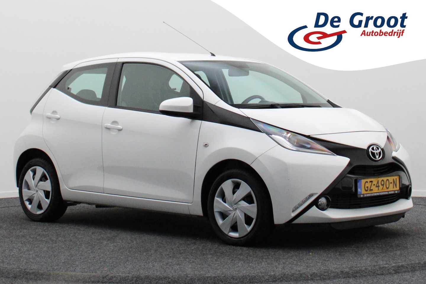 Toyota Aygo - 1.0 VVT-i Automaat X-play 5-Deurs, Airco, Camera, Bluetooth, Elektrisch Pakket, USB, AUX - AutoWereld.nl