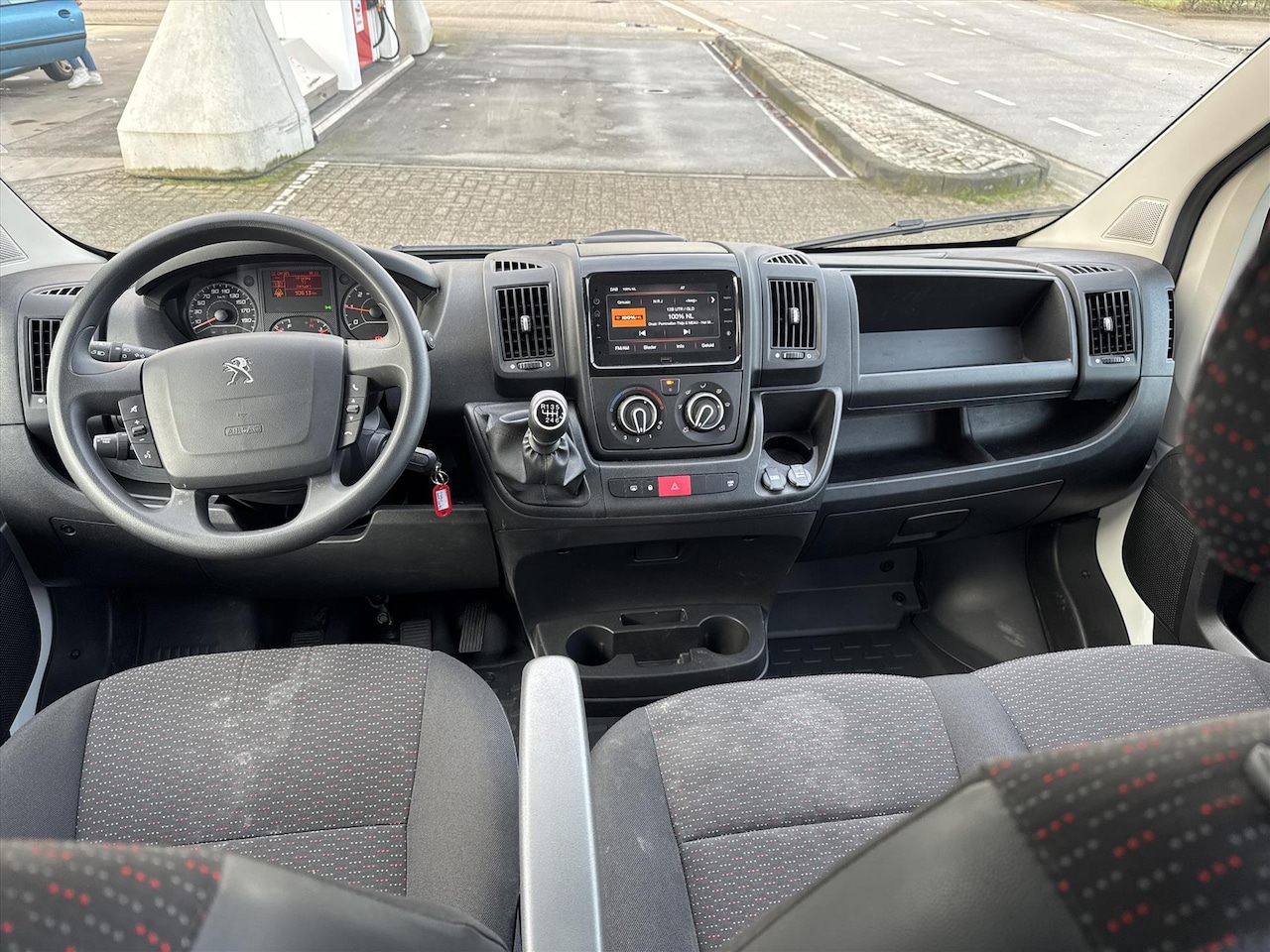 Peugeot Boxer - GB DC 335 L3H2 BlueHDi 140PK Premium *7-persoons, dubbele cabine* - AutoWereld.nl