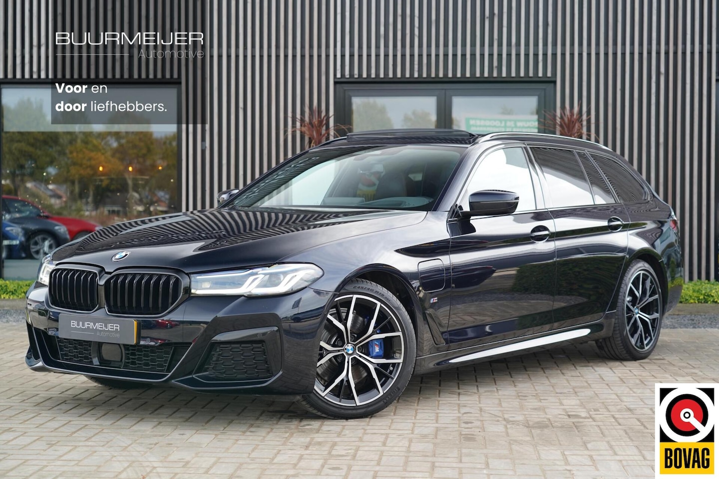 BMW 5-serie Touring - 530e High Executive M | Dealer onderhouden | Softclose | Stoelverwarming & Massage | Schui - AutoWereld.nl