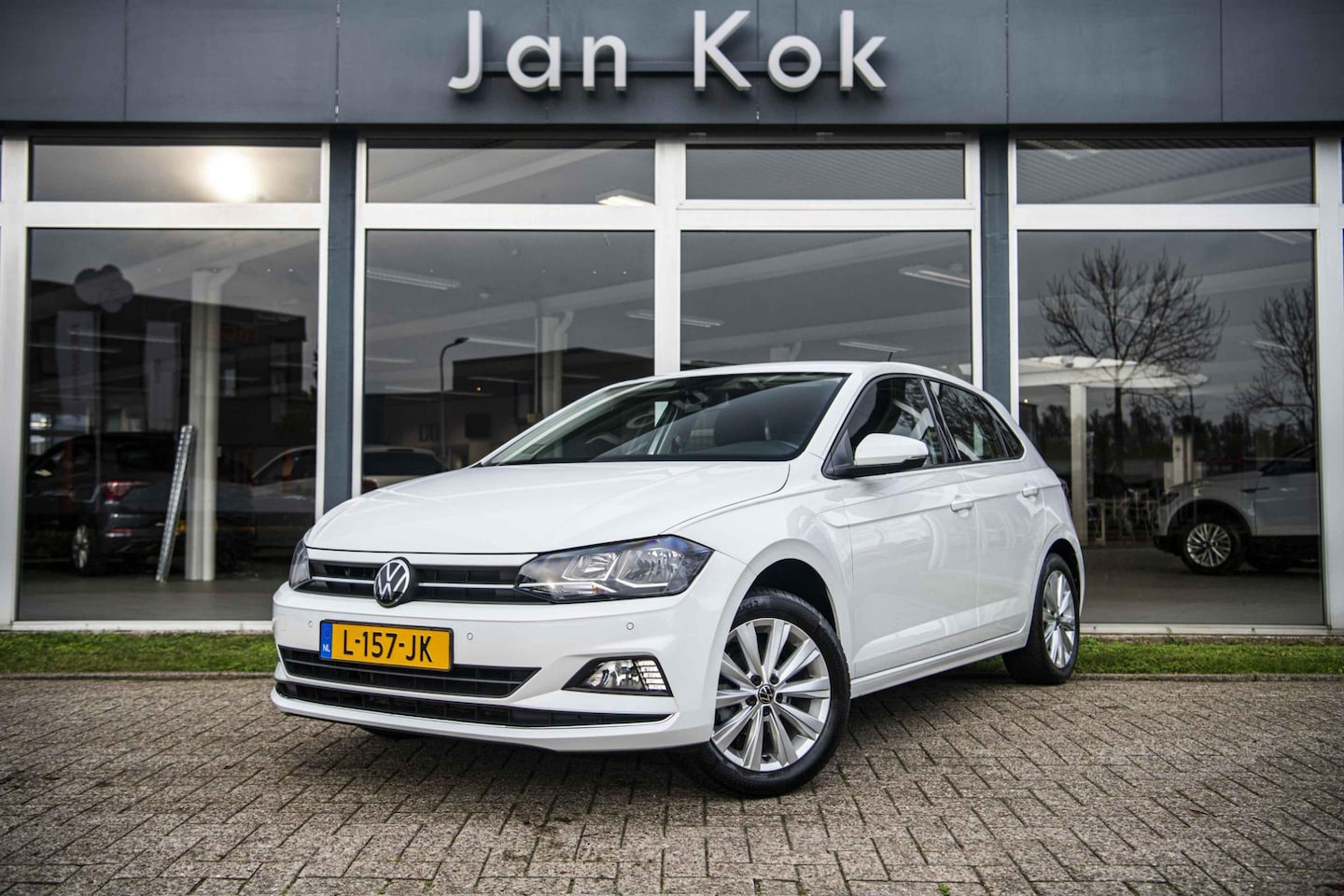 Volkswagen Polo - 1.0 TSI Highline | Stoelverwarming | Parkeersensoren | Navigatie - AutoWereld.nl