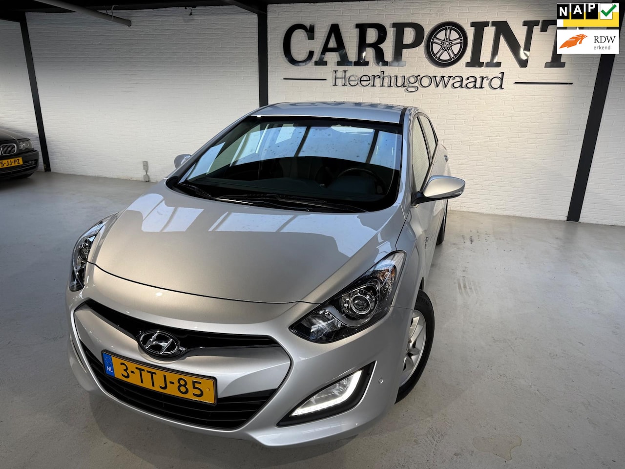 Hyundai i30 - 1.6 GDI i-Vision 5Deurs 2014 Camera Pdc Cruise Clima Weinig Km Dealer O.H - AutoWereld.nl