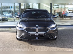 BMW 1-serie - 120 M Sport Automaat / Sportstoelen / Achteruitrijcamera / M Adaptief onderstel / Parking