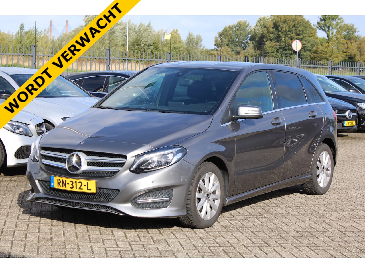 Mercedes-Benz B-klasse - 180 Ambition Style Pakket NAVI <<NL AUTO>> - AutoWereld.nl