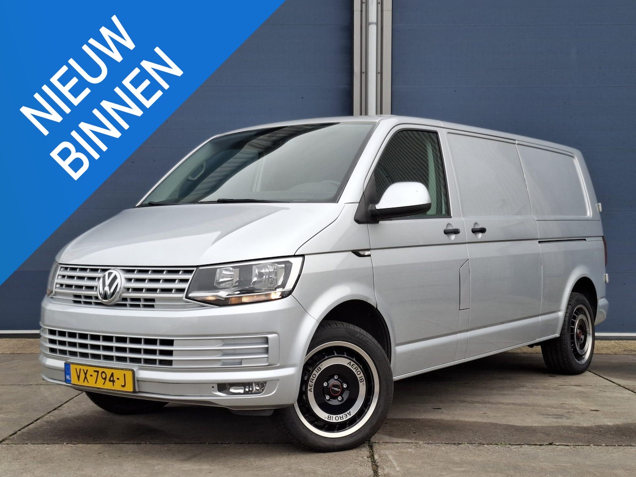 Volkswagen Transporter - 2.0 TDI L2H1 Highline DUBBELE SCHUIFDEUR / AIRCO / CRUISE CONTROLE / TREKHAAK - AutoWereld.nl