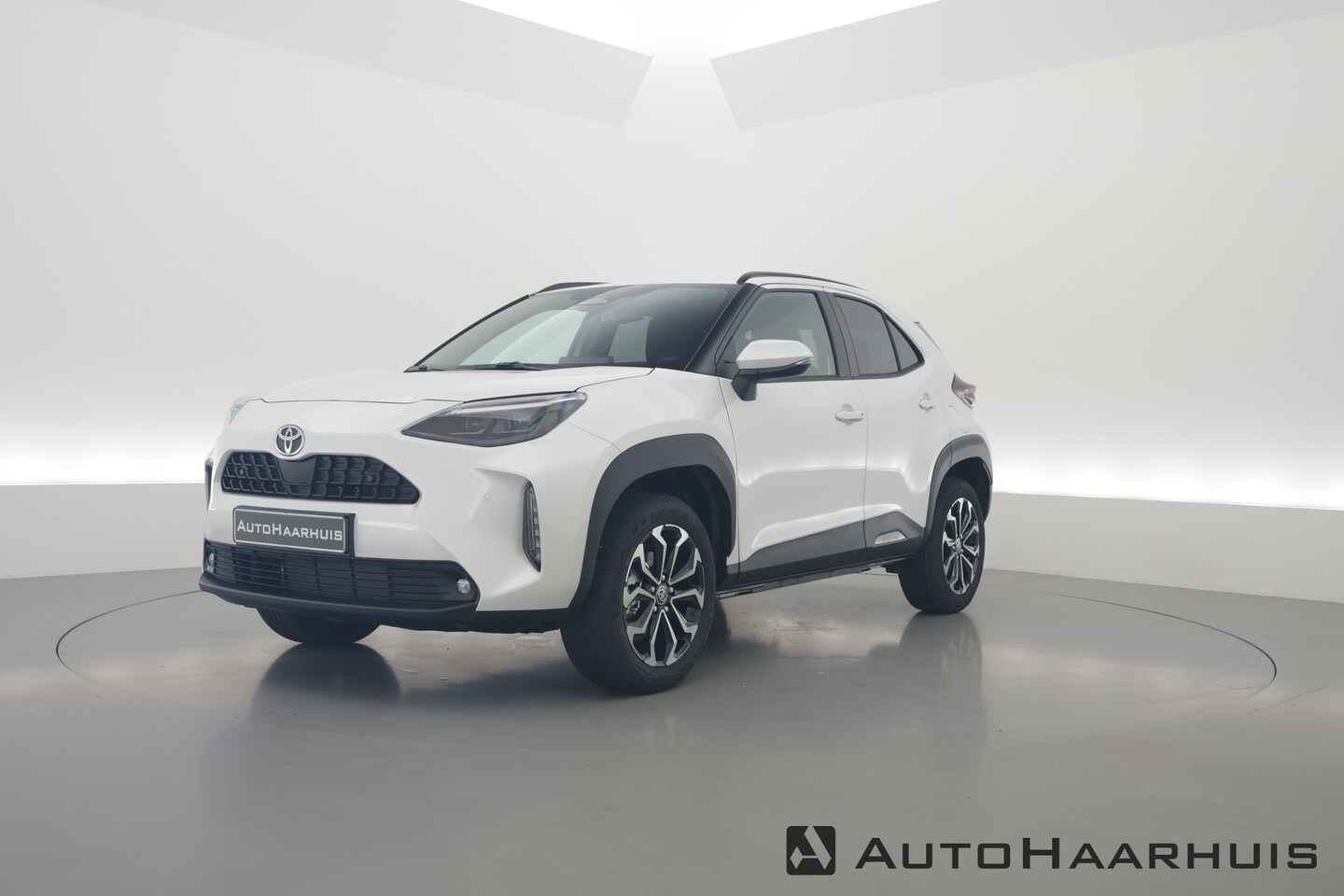 Toyota Yaris Cross - 1.5 Hybrid 130 Teamplayer | Pearl White parelmoer | Winter pack | Safety Pack | Adapt. Cru - AutoWereld.nl