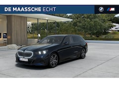 BMW 5-serie Touring - 530e M Sport Automaat / Panoramadak / Trekhaak / Stoelventilatie / Parking Assistant Plus