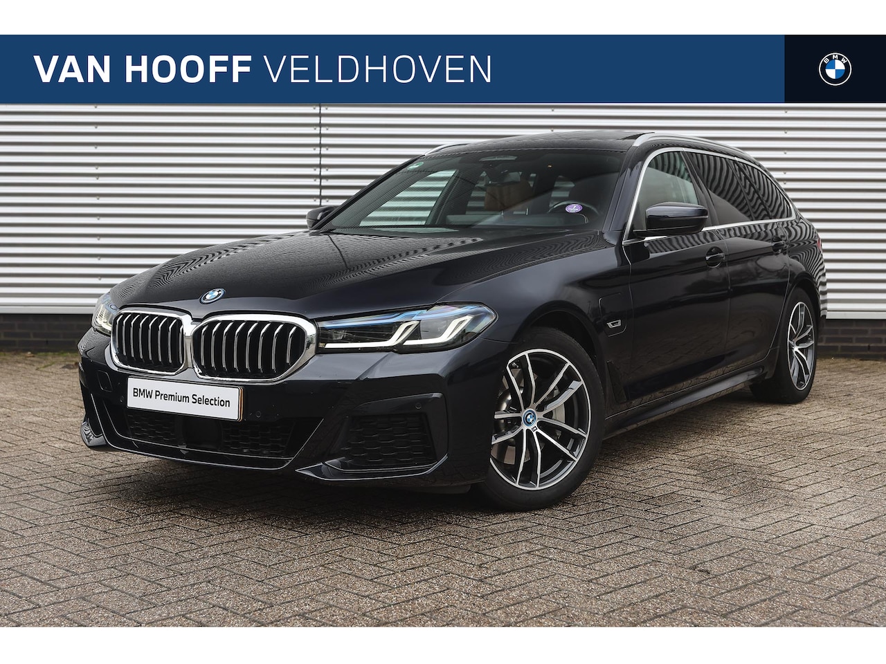 BMW 5-serie Touring - 530e High Executive M Sport Automaat / Panoramadak / Trekhaak / Stoelventilatie / Soft-Clo - AutoWereld.nl