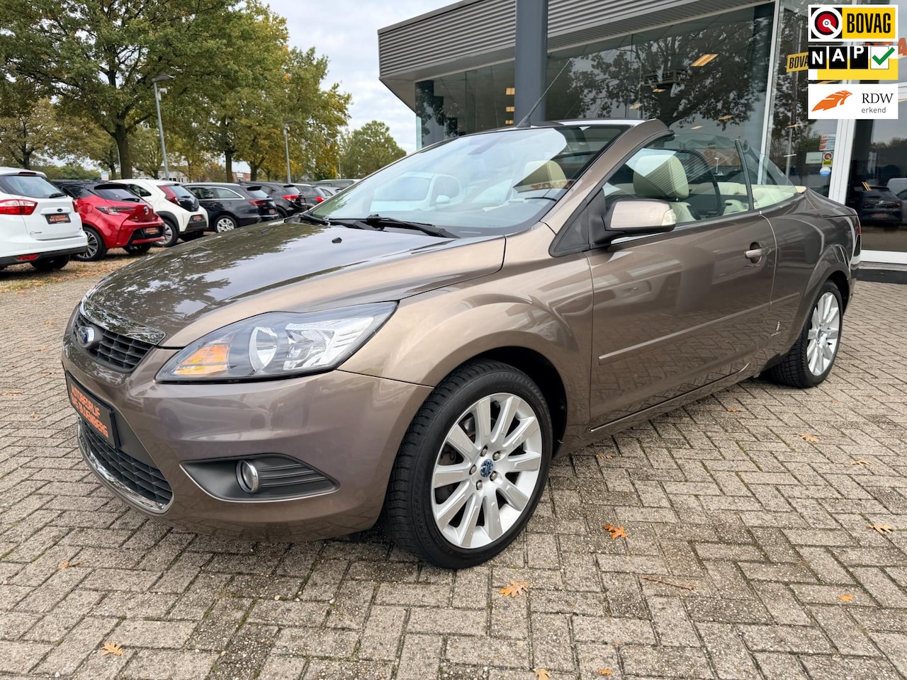Ford Focus Coupé-Cabriolet - 2.0 Titanium 2.0 Titanium, Leer, Clima, Apple carplay, trekhaak, etc - AutoWereld.nl