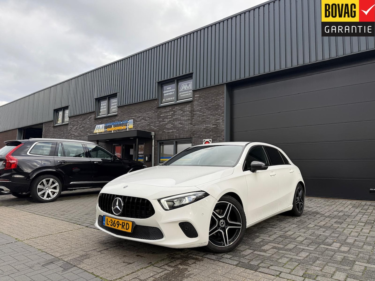 Mercedes-Benz A-klasse - 180 Premium Plus | 12MND GARANTIE | LED | CARPLAY | NAVI | CRUISE | LMV | LEDER | - AutoWereld.nl