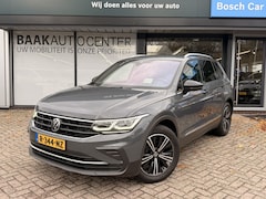 Volkswagen Tiguan - 1.5 TSI Life Business | Trekhaak | Stoelverwarming