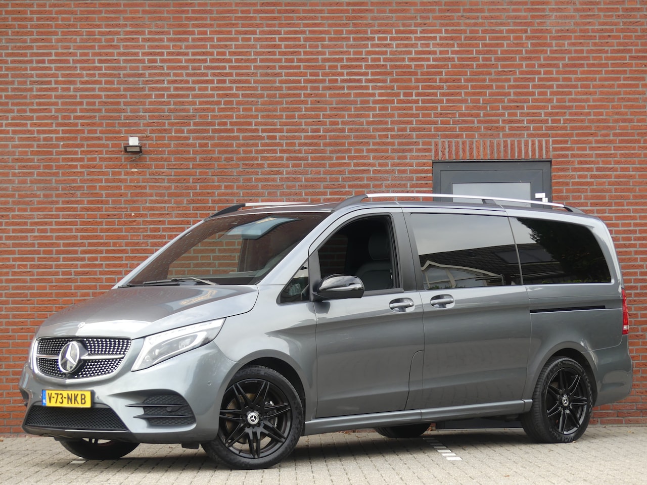 Mercedes-Benz V-klasse - 250d Lang AMG Pakket Dubbel Cabine LED/Trekhaak/LEER - AutoWereld.nl