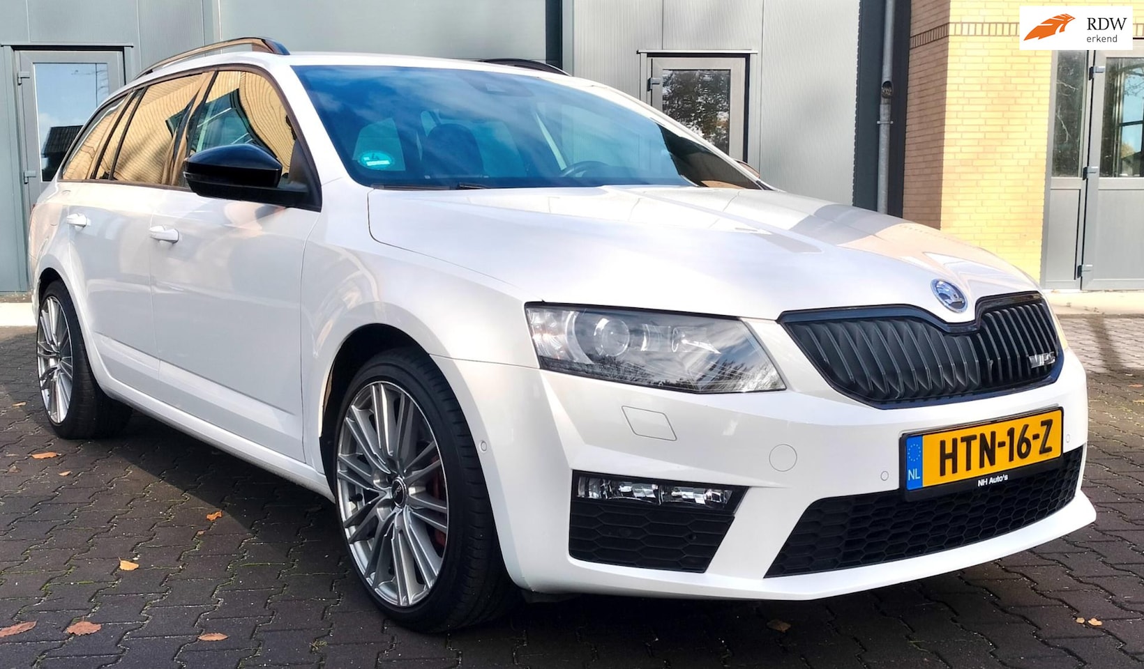 Skoda Octavia Combi - 2.0 TSI RS DSG Automaat Navi Stoelverwarming - AutoWereld.nl