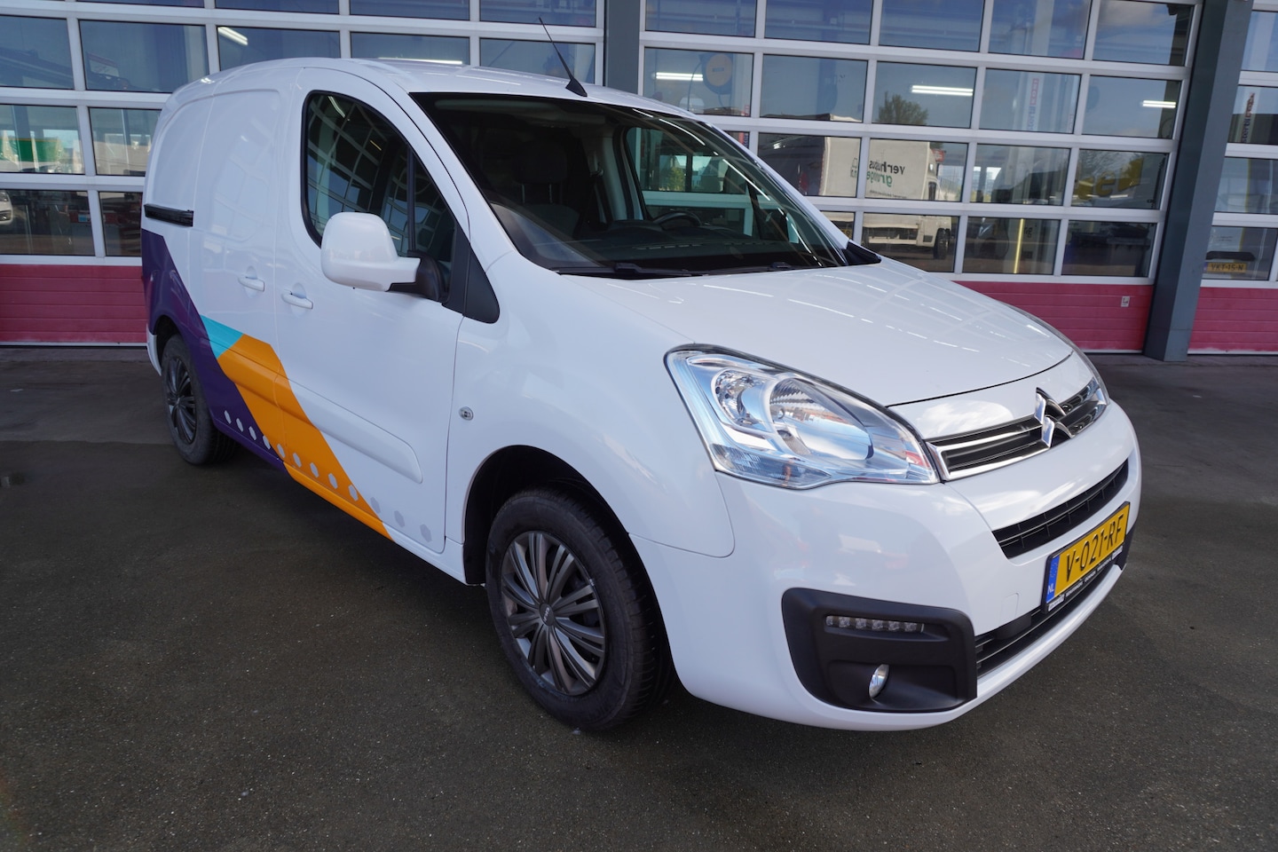 Citroën Berlingo - 1.6 BlueHDI 75PK Business nr. V206 | Airco | Cruise | Navi - AutoWereld.nl