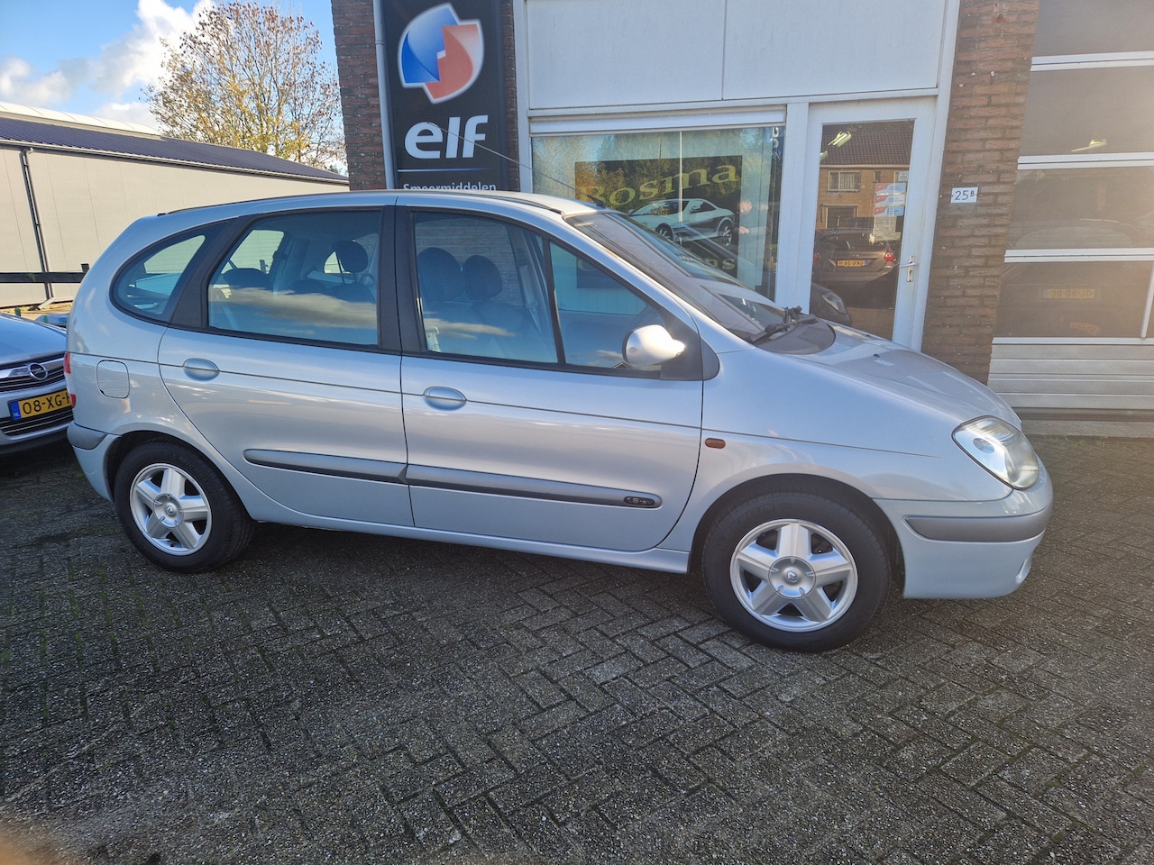 Renault Scénic - 1.8-16V ''Air'' Leder - Clima - Trekhaak - Apk 28-10-2026 !! - AutoWereld.nl