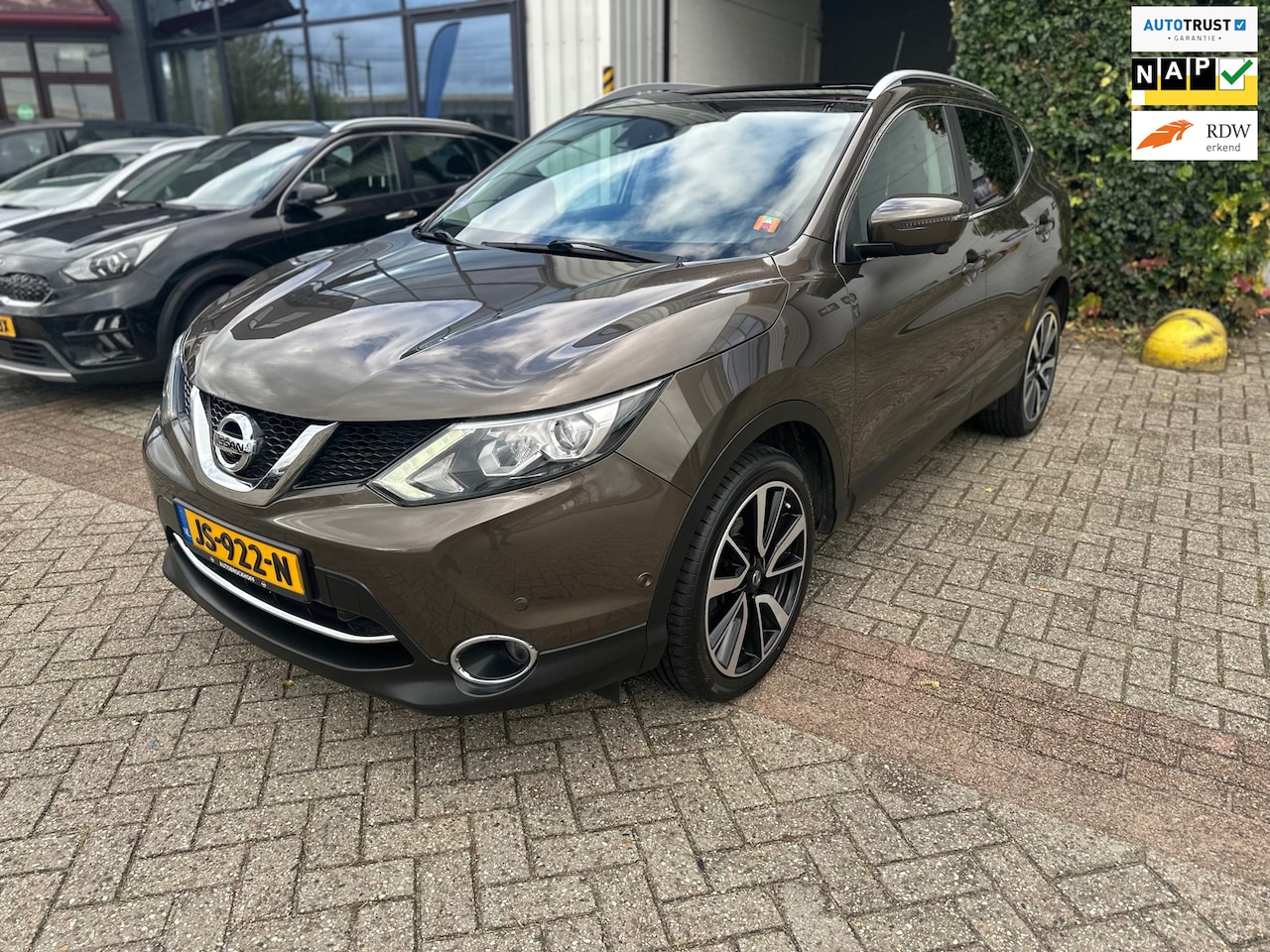 Nissan Qashqai - 1.2 Tekna 1.2 Tekna ,Panodak,Cruis,360.Camera,Trekhaak - AutoWereld.nl