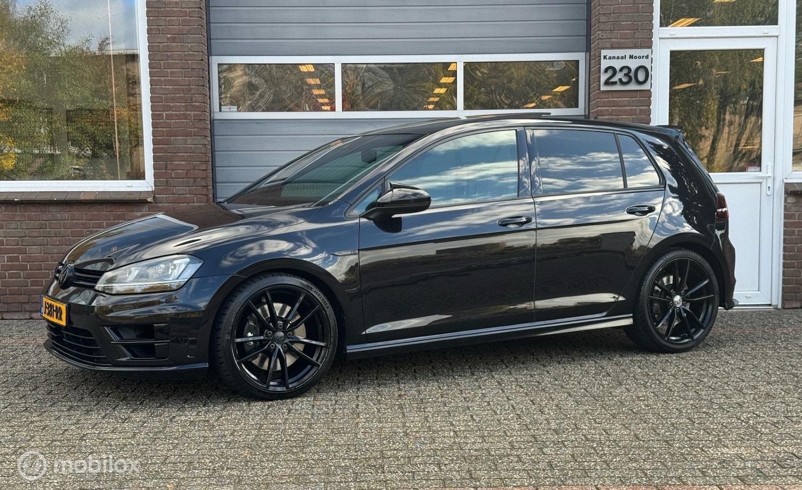 Volkswagen Golf - 2.0 TSI R 4Motion DSG CAMERA/PANO/NAVI/XENON - AutoWereld.nl