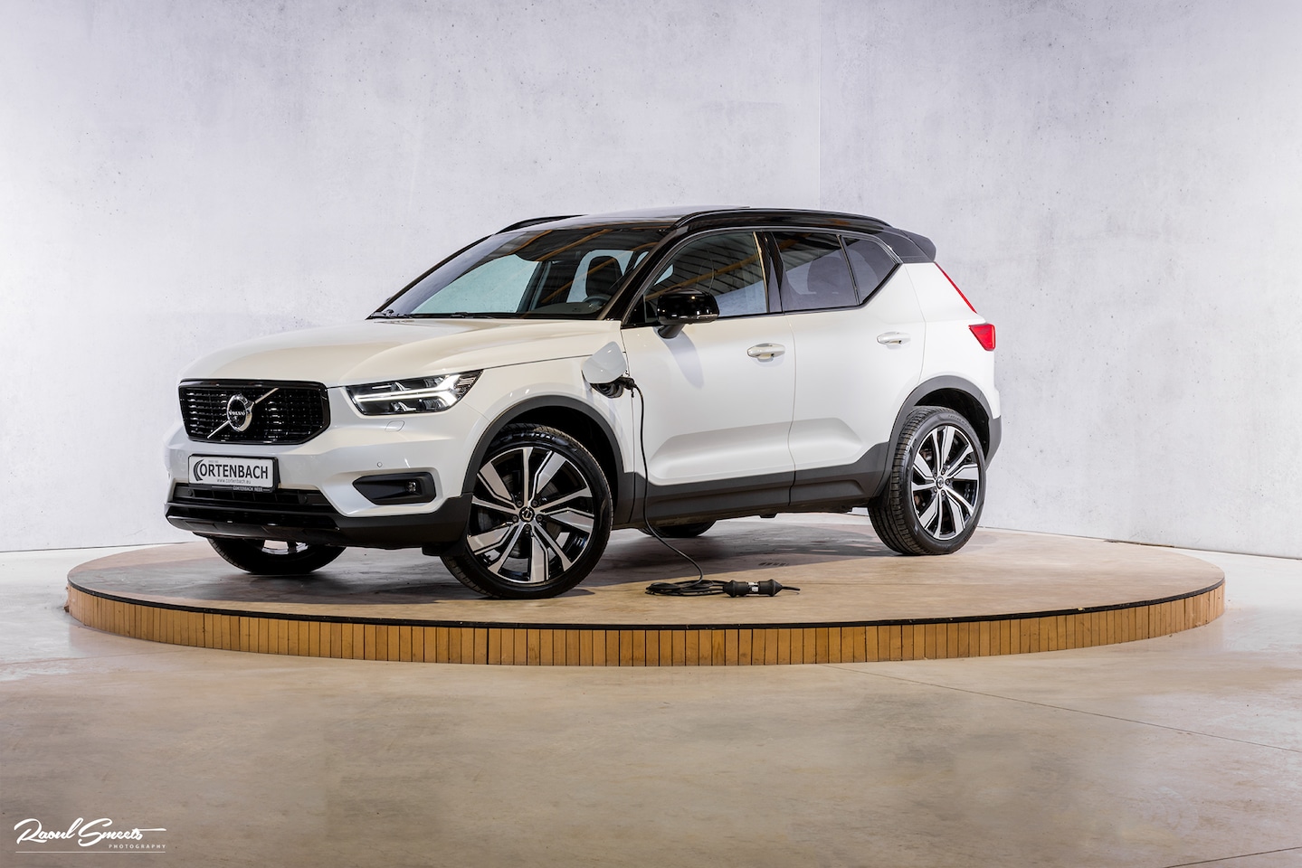 Volvo XC40 - 1.5 T5 Recharge R-Design | Panorama dak | 360 Camera | 20 Inch | - AutoWereld.nl