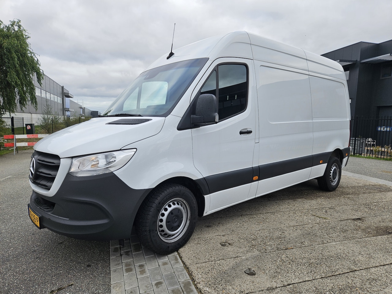 Mercedes-Benz Sprinter - 215 1.9 CDI L2H2 FWD Automaat trekhaak, camera, 6-2023 - AutoWereld.nl