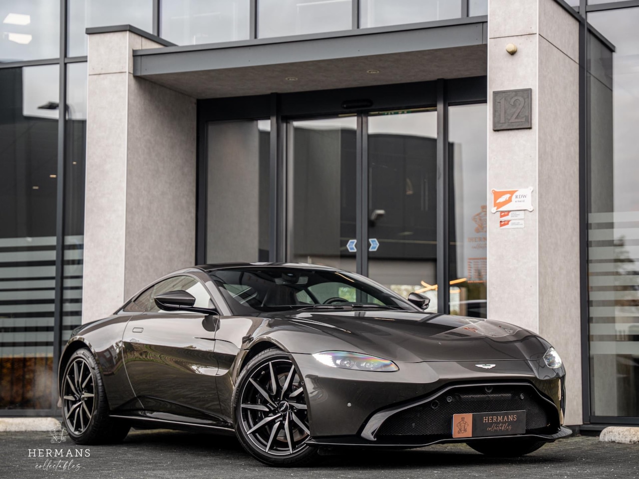 Aston Martin V8 Vantage - 4.0 / Memory / Camera / Dealer / Cooling seats - AutoWereld.nl