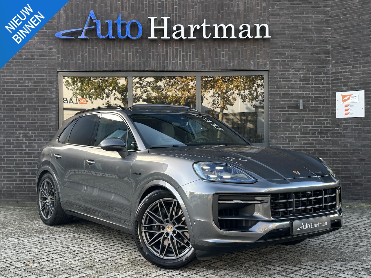Porsche Cayenne - 3.0 E-Hybrid LUCHTVERING|PANO|SPORT-CHRONO|KEYLESS|TREKHAAK - AutoWereld.nl