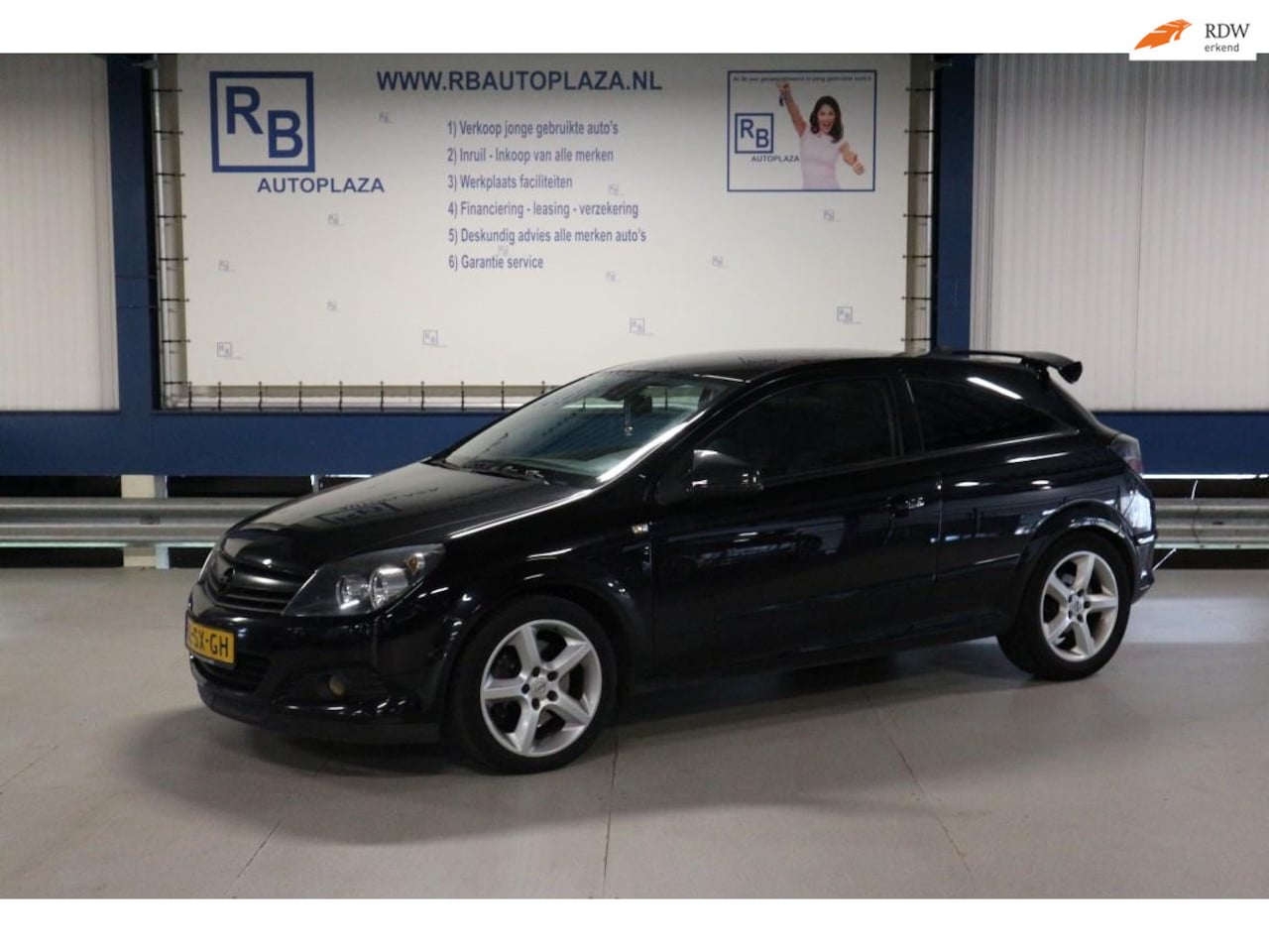 Opel Astra GTC - 2.0 T Cosmo / GTC / BASS / SPOILER / SPORTY ! ! ! - AutoWereld.nl